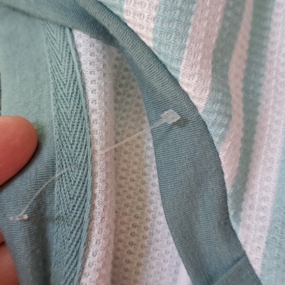 Beautiful Seafoam Green Stripe Floral Gold Sequin Pocket Top. Size M/L NWOT - Picture 6 of 6